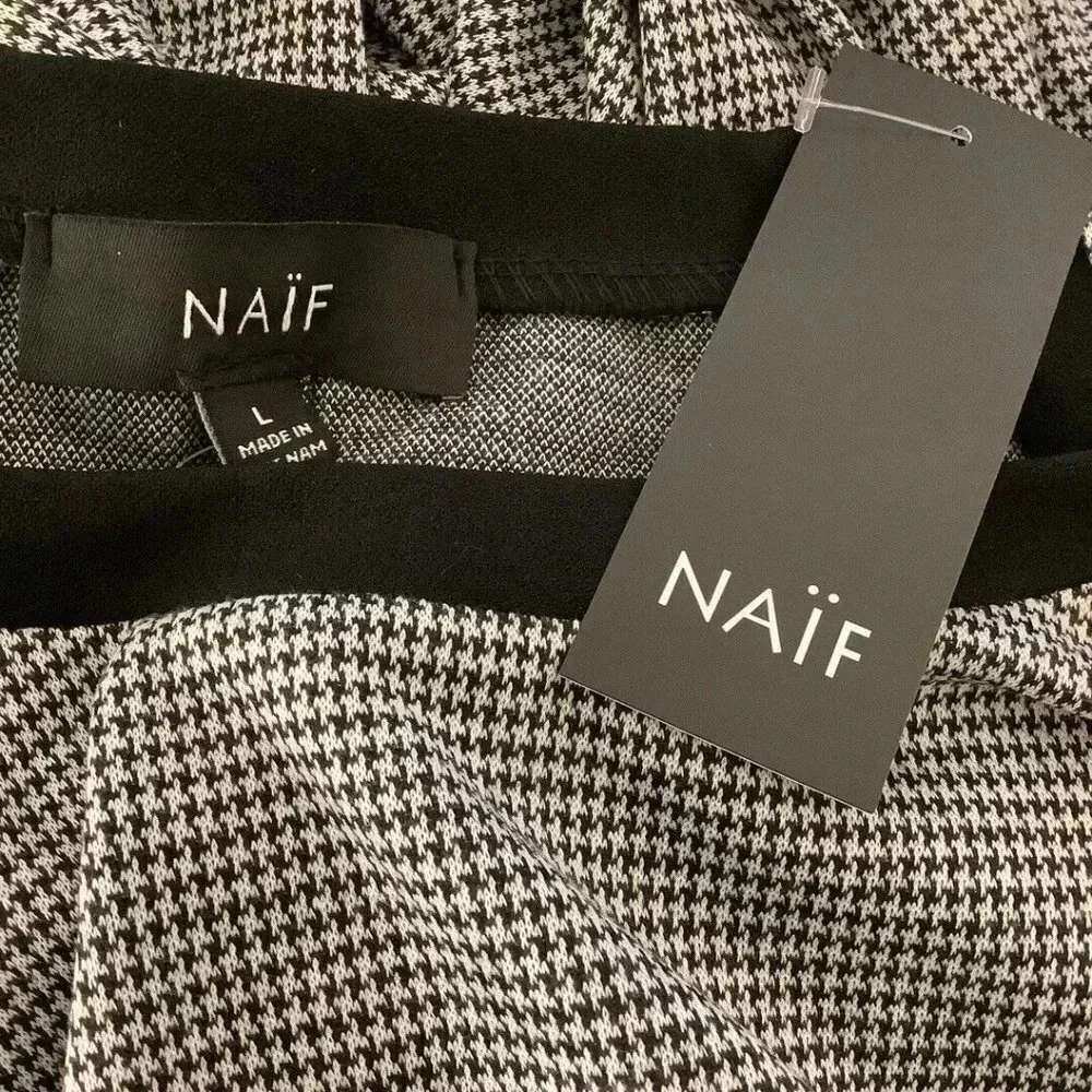 NAIF Size Large Women’s Print Material Short Sleeve Top. New With Tags. - Picture 5 of 6